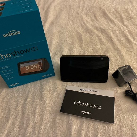 Echo show 5 w/ Amazon smart plug - Picture 3 of 11